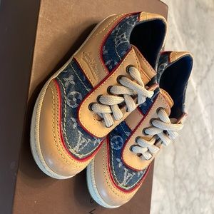 Louis Vuitton kids denim monogram and leather shoe. Size 24. Worn once! EUC